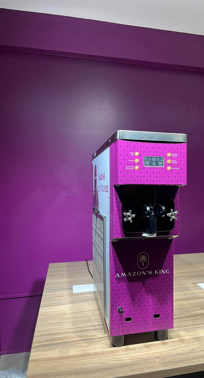 Máquina posicionada com as distâncias livres de ar